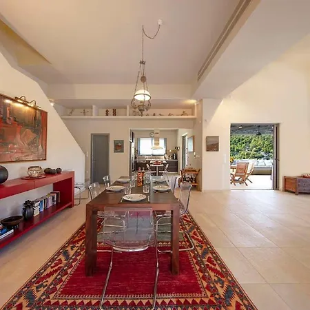 Sealicious Crystal Retreat - The Ultimate Getaway Villa