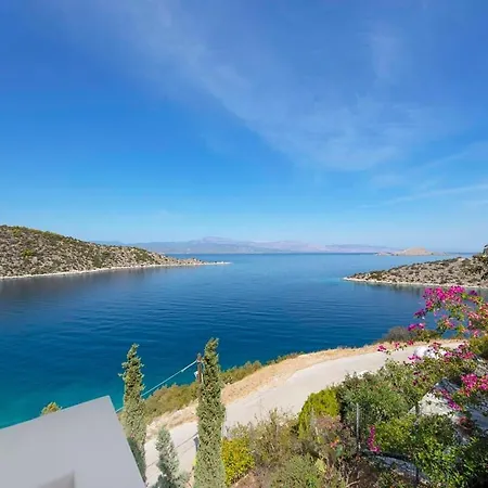 Sealicious Crystal Retreat - The Ultimate Getaway